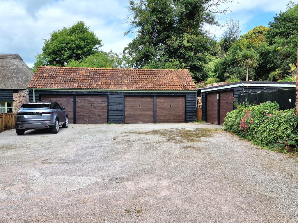 Lot: 122 - DETACHED BARN CONVERSION IN COCKINGTON VILLAGE - Garage block